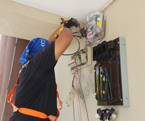 Pemasangan meter elektrik TNB